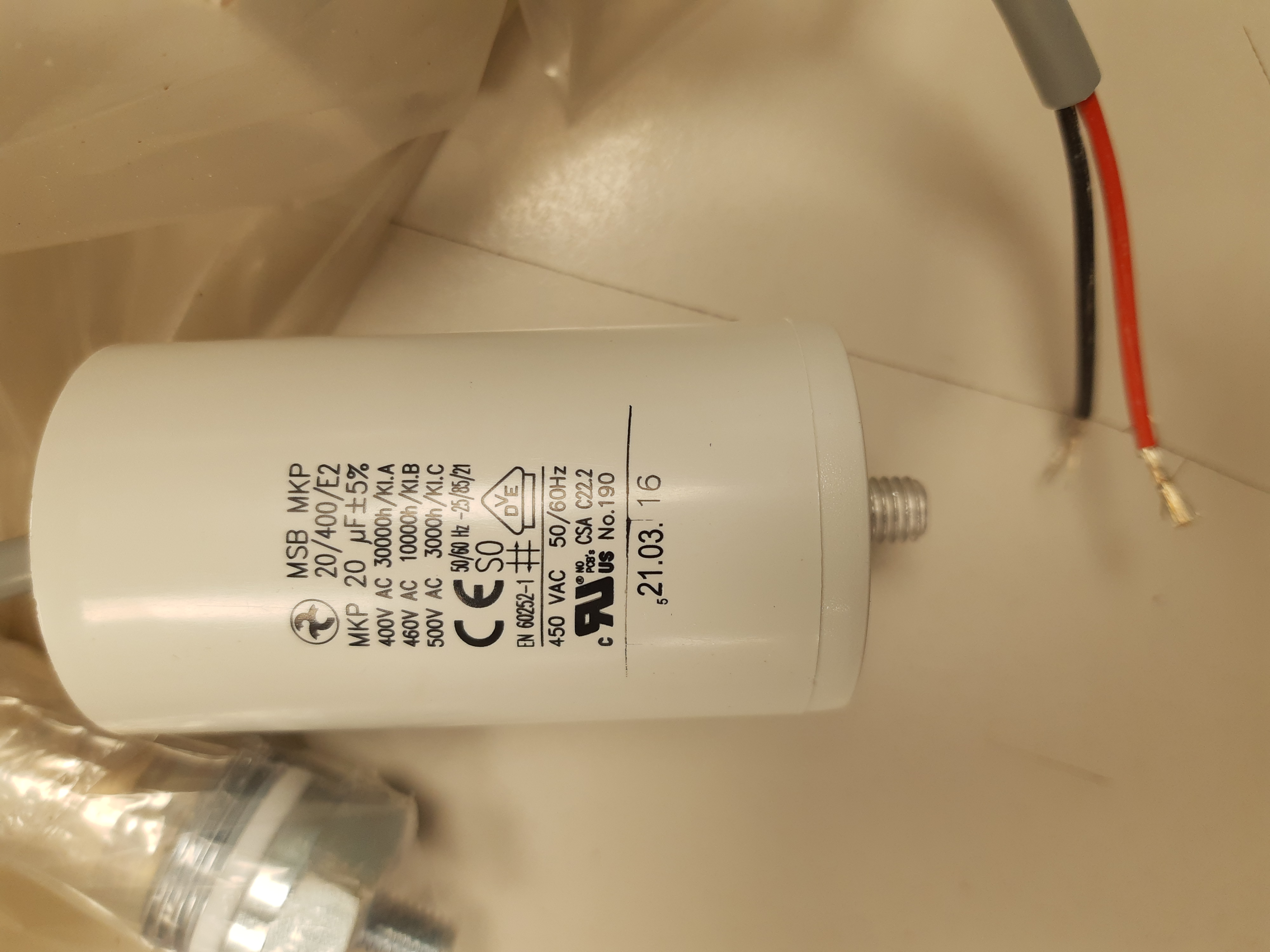 Muecap Motorkondensator bi-polar.Kabel 350mm MSB MKP 20uF-400V
