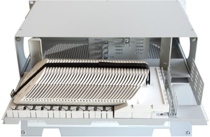 Connect Com Durchspleisspanel HD 3HE ausziehbar rechts 951947