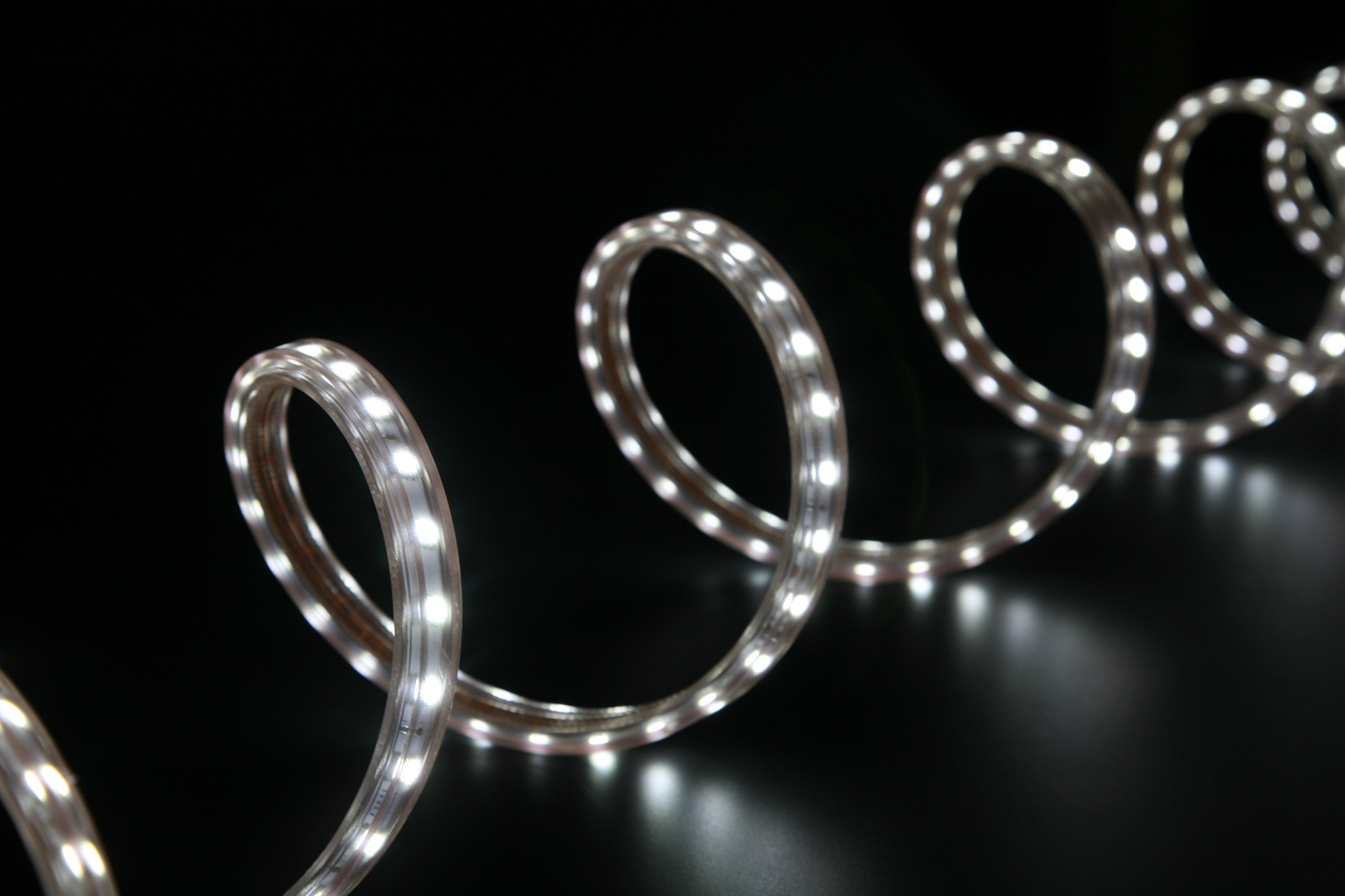Why RGBW LED-Tape is better than RGB LED-Tape
